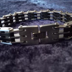 2 TONE STAINLESS STEEL MEN'S BRACELET BLACK & SILVER SMALL/MEDIUM